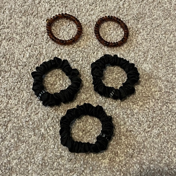 NWOT Set of 5 Small Teleties | 2 Tortoise, 3 Black Silk Scrunchies - Picture 1 of 5